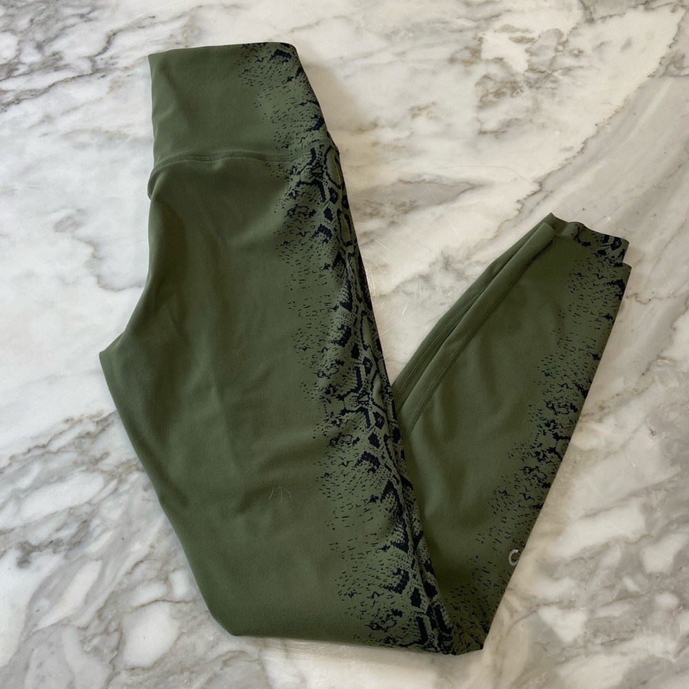 Curves N Combatboots Crop Bra and Leggings Set - Picture 3 of 7